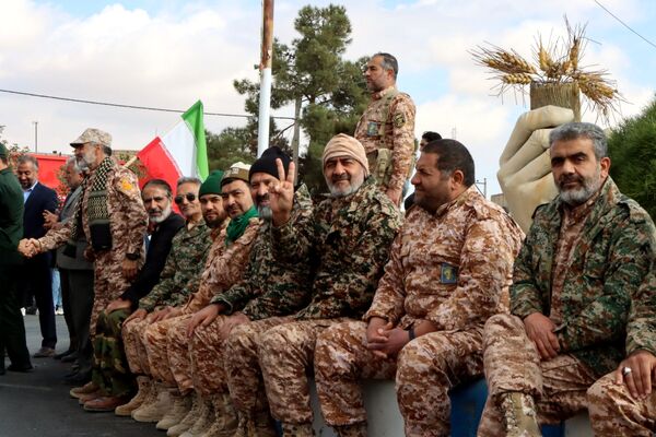 حضور پرشور دانش‌آموزان شهرستان صالح‌آباد در راهپیمایی روز ۱۳ آبان