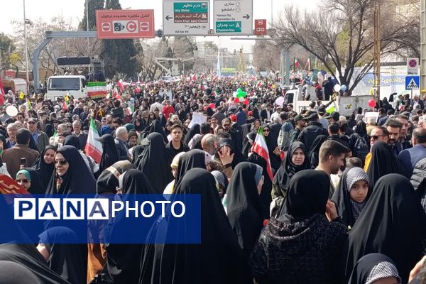 حضور با شکوه مردم، رسیدن به اوج بلندی و قدرت