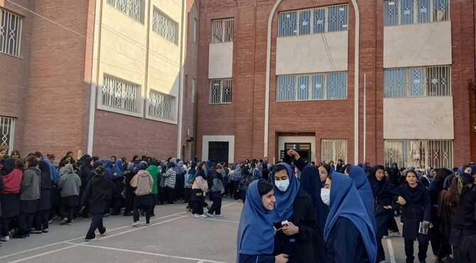 برگزاری بازارچه دانش آموزی در دبیرستان دخترانه توحید 