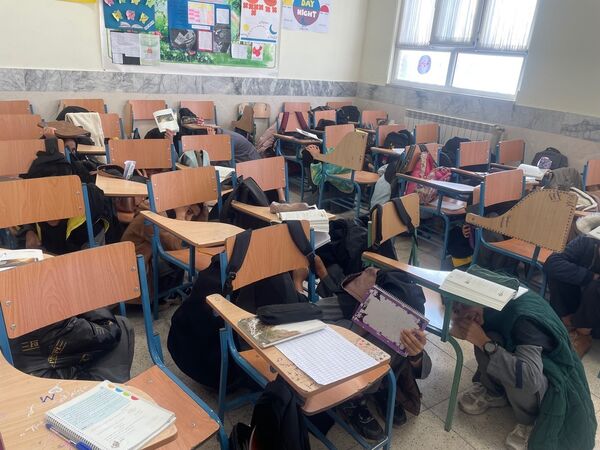 مانور زلزله در دبیرستان دخترانه امید 