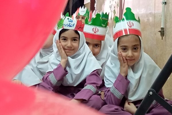  قاب‌های خبری از مراسم زنگ انقلاب در دبستان بوستان شهرستان بن