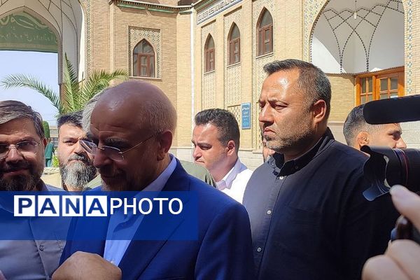 حضور مسئولان کشوری و استانی در کنار آحاد مردم شهیدپرور ناحیه 2 شهرری پای صندوق‌های رای 