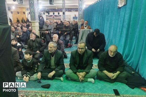 تجمع مردم فیروزکوه در خون‌خواهی امام امت در نماز جمعه