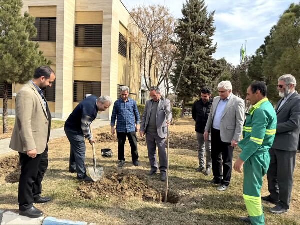 دانشگاه سبز می‌اندیشد