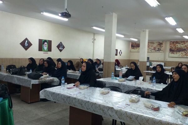 برگزاری کارگاه پیشگیری از آسیب‌های اجتماعی در دبیرستان شهید همت ملارد 