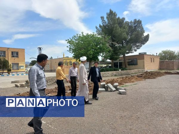 آغاز ساخت زمین چمن مصنوعی در دبیرستان نمونه دولتی دانش