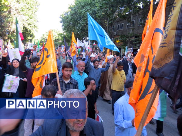 بازدید مدیرکل آموزش پرورش استان خراسان شمالی از غرفه‌های غدیرخم در بجنورد