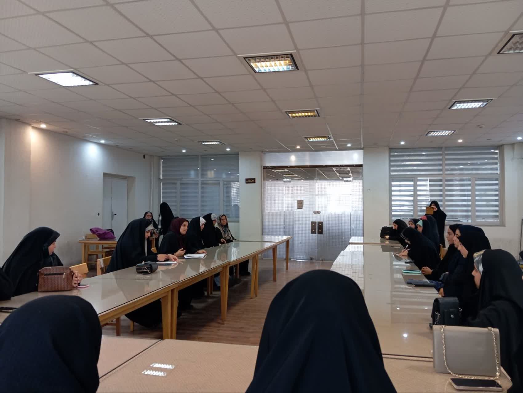 انجمن‌های اسلامی یکی از ثروت‌های جمهوری اسلامی اند