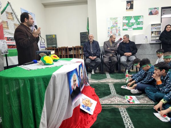 بزرگداشت حماسه ۹ دی در مدرسه نور ایمان منطقه پردیس 
