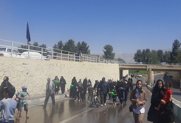 جاماندگان اربعین حسینی در  راهپیمایی حرم تا حرم نیشابور 