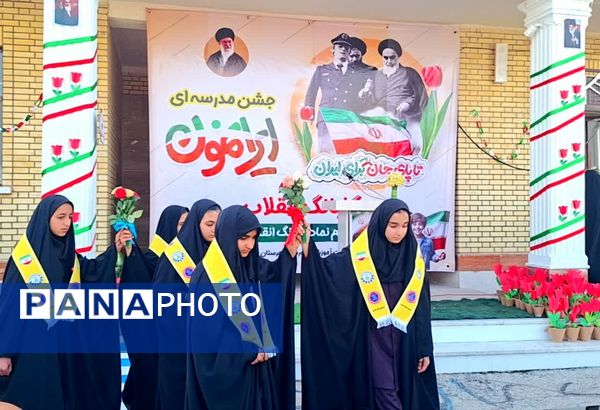 وقتی مدرسه صحنه انقلاب شد؛ زنگی که با سرود و افتخار نواخته شد