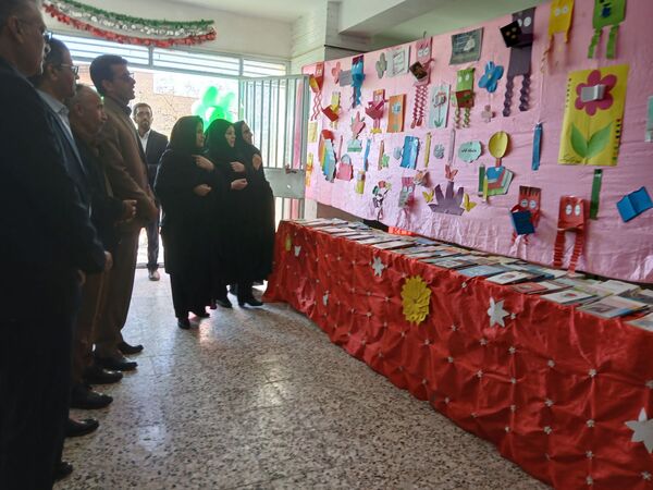 آیین نواختن زنگ کتاب و کتابخوانی در دبستان تربیت