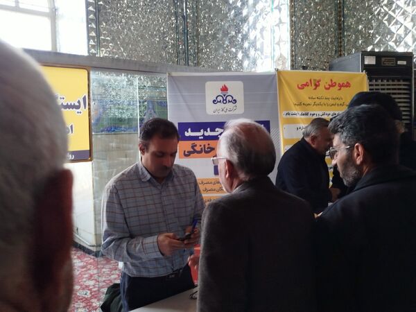 میز خدمت نماز جمعه کاشمر با حضور کارکنان شرکت گاز