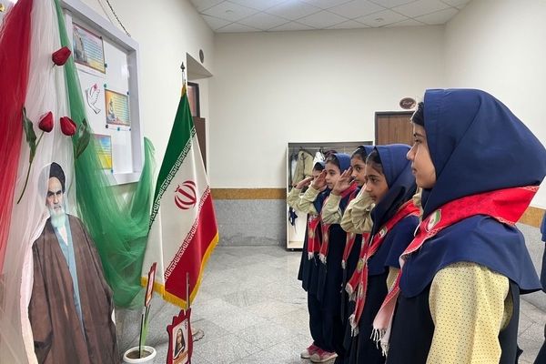 گرامیداشت ایام الله دهه فجر در دبستان آرمینه مصلی نژاد 