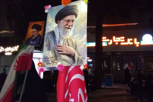 شبِ اشک و عرفان در حسینیه امام خمینی