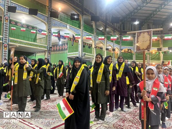 جلوه‌‌ای دیدنی از شور دانش‌‌آموزان در برنامه سالروز تاسیس سازمان دانش آموزی در یزد