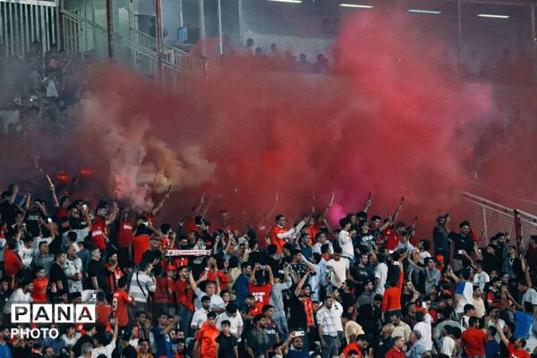 پیروزی یک بر صفر تراکتور مقابل گل‌گهر در ورزشگاه یادگار امام (ره)