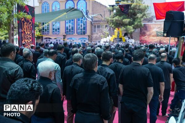 مراسم باشکوه ظهر عاشورا در حسینیه خیمه‌الانتظار مشهد مقدس