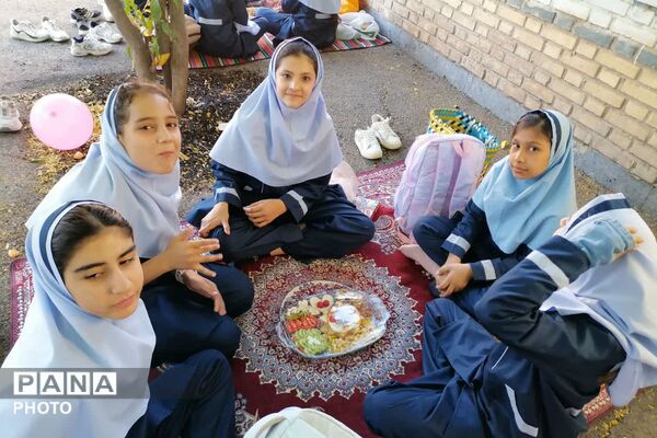 صبحانه سلامت در دبستان شهدای ارتش ناحیه چهار شیراز