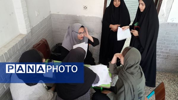 هدایت تحصیلی دانش آموزان پایه نهم دبیرستان میثاق منطقه تبادکان مشهد