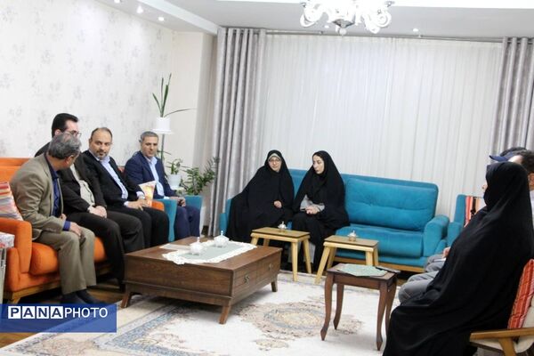 دیدار معاون پرورشی و فرهنگی وزیر آموزش و پرورش با خانواده معلم شهید عبدالله برزگر 