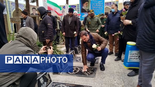 غبار روبی و عطر افشانی گلزار شهدا  در نیشابور 