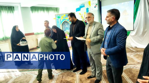 نواخته شدن زنگ هفته‌ کتاب و کتابخوانی در دبستان ابوعلی‌سینا شهرستان فیروزکوه 