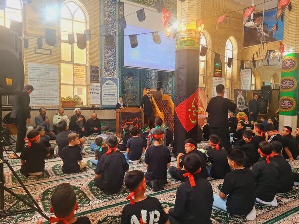 تجدید بیعت دانش‌آموزان ابهری با آرمان‌های عاشورا در سوگواره «احلی من العسل»
