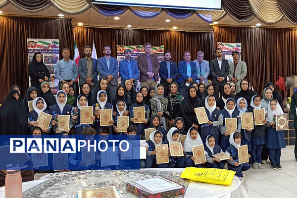 مراسم تجلیل وتقدیر از دانش‌آموز خبرنگاران پانا آباده توسط رئیس سازمان دانش‌آموزی استان فارس