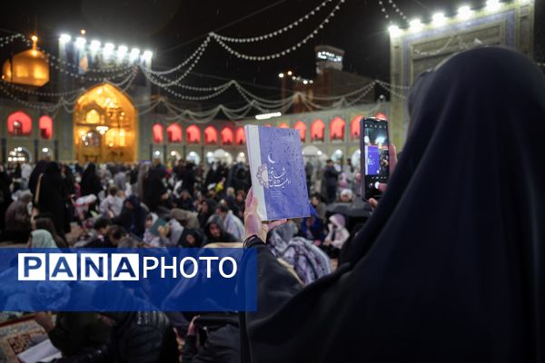 دیدار عاشقان با امام رضا(ع) در آخرین شب قدر