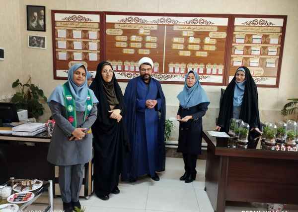 برگزاری جشن و تقدیر از معلمان در دبستان امامت یک