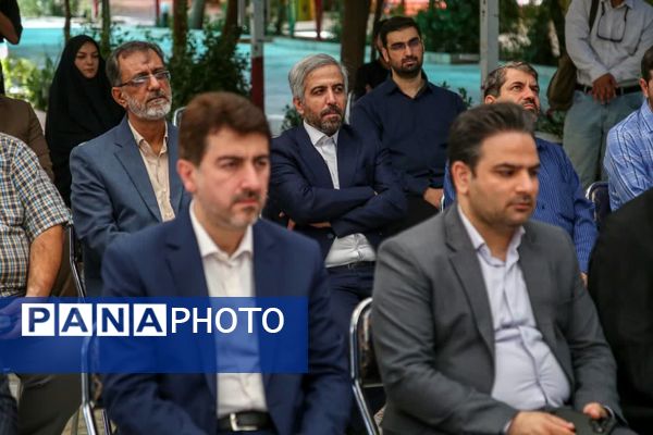 آیین غبارروبی مزار شهدا با حضور اصحاب رسانه در قم