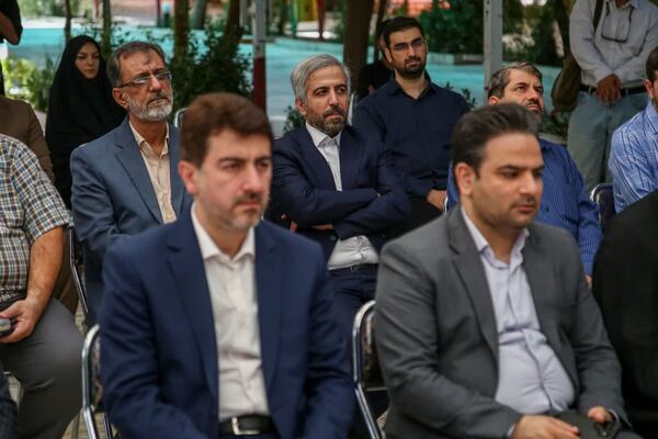 آیین غبارروبی مزار شهدا با حضور اصحاب رسانه در قم