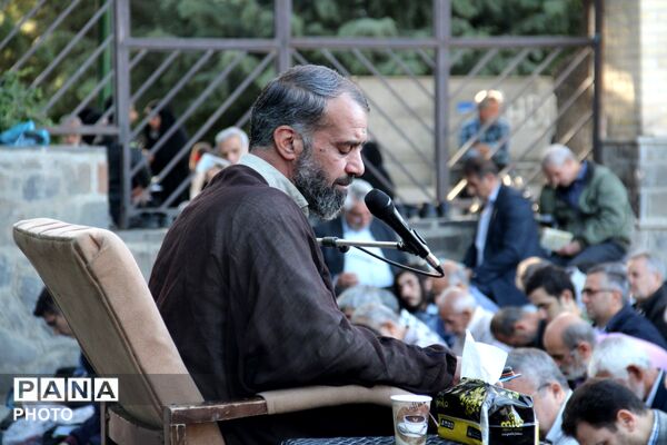 مراسم قرائت دعای عرفه با حضور مسئولین استان و قشرهای مردم در همدان 