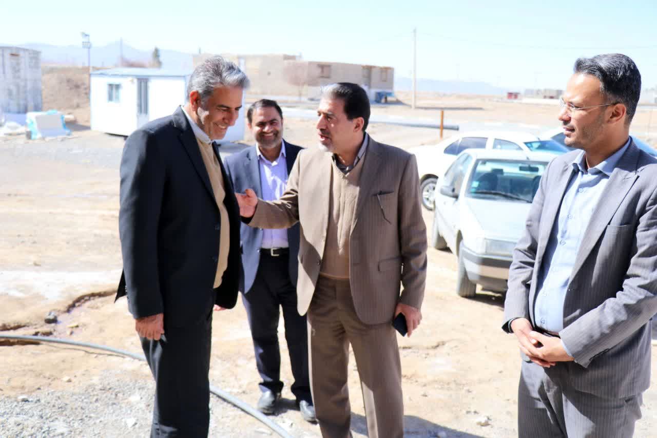 بازدید مشاور وزیر آموزش و پرورش از پروژه‌های مدرسه‌سازی در بخش بهمن ابرکوه 