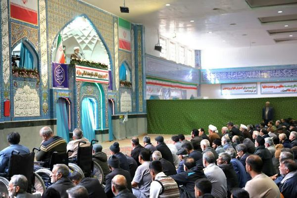 میز خدمت مسئولان در مصلی المهدی بیرجند 