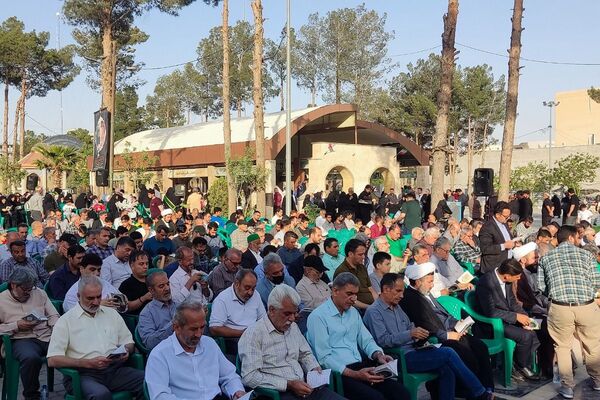مراسم پرفیض روز عرفه در امامزاده عمادالدین رباط‌کریم با حضور پرشور زائران برگزار شد