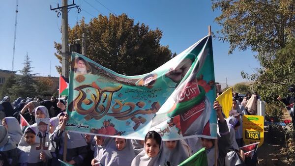راهپیمایی ۱۳ آبان؛ روز دانش‌آموز 