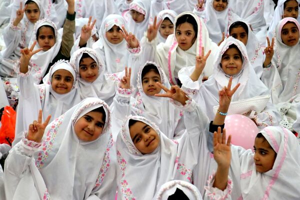 جشن تکلیف2000 نفری دانش‌آموزان زابل