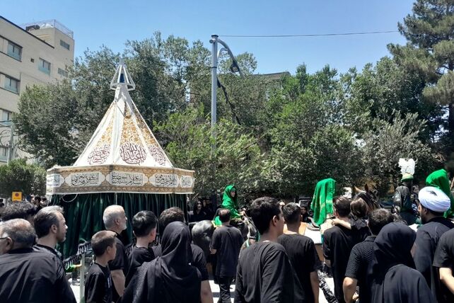 قافله عزاداری ظهر تاسوعا به یاد علمدار کربلا