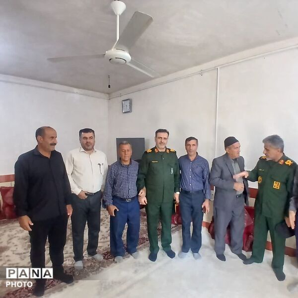 دیدار مسئول خدمات کارکنان نیروی دریایی سپاه با خانواده شهید سید فرشاد علوی