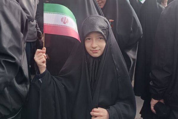 حضور پرشور دانش آموزان دبستان تربیت در راهپیمایی ۲۲ بهمن