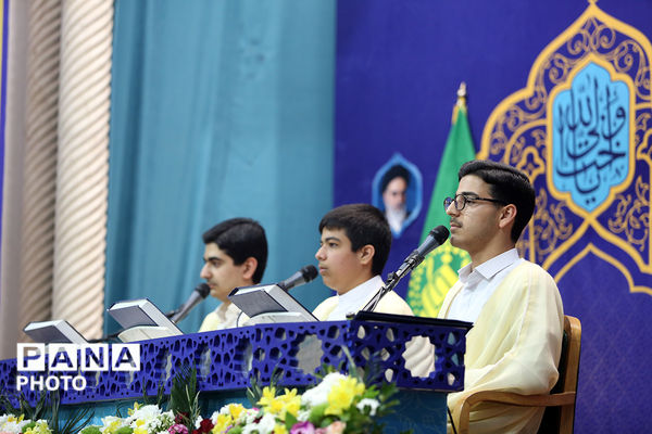 جزءخوانی خانوادگی قرآن کریم در حرم حضرت معصومه(س)