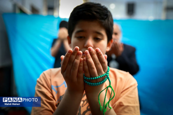 اعتکاف دانش‌آموزی در مسجد امام عصر (عج)