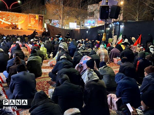 مردم کاشمر در کف خیابان و در هوای سرد احیا داشتند