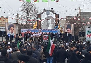 حضور پرشور دانش آموزان و فرهنگیان الیگودرز در راهپیمایی ۲۲ بهمن 

