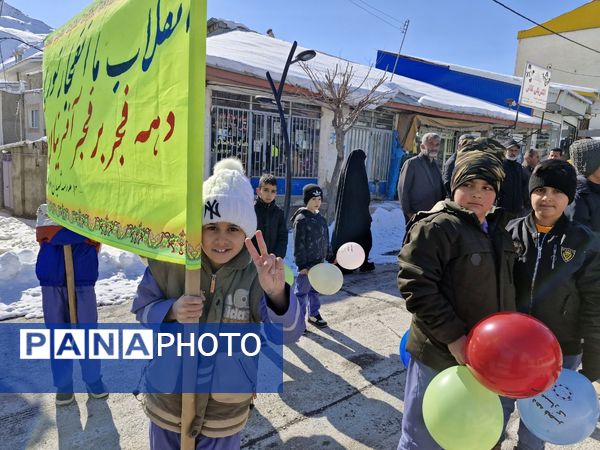 حماسه حضور گرم مردم بلده در سرمای زمستان 