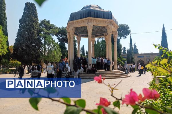 روز بزرگداشت حافظ، شاعر پرآوازه و لسان‌الغیب