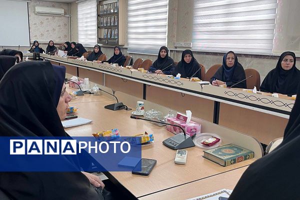 جلسه عفاف و حجاب با موضوع نقش زن در دفاع از حریم ولایت و زیست عفیفانه