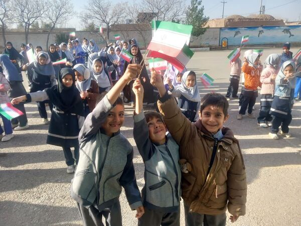جشن۲۲ بهمن در مدرسه تکتم روستای مهدی آباد خلیل آباد 